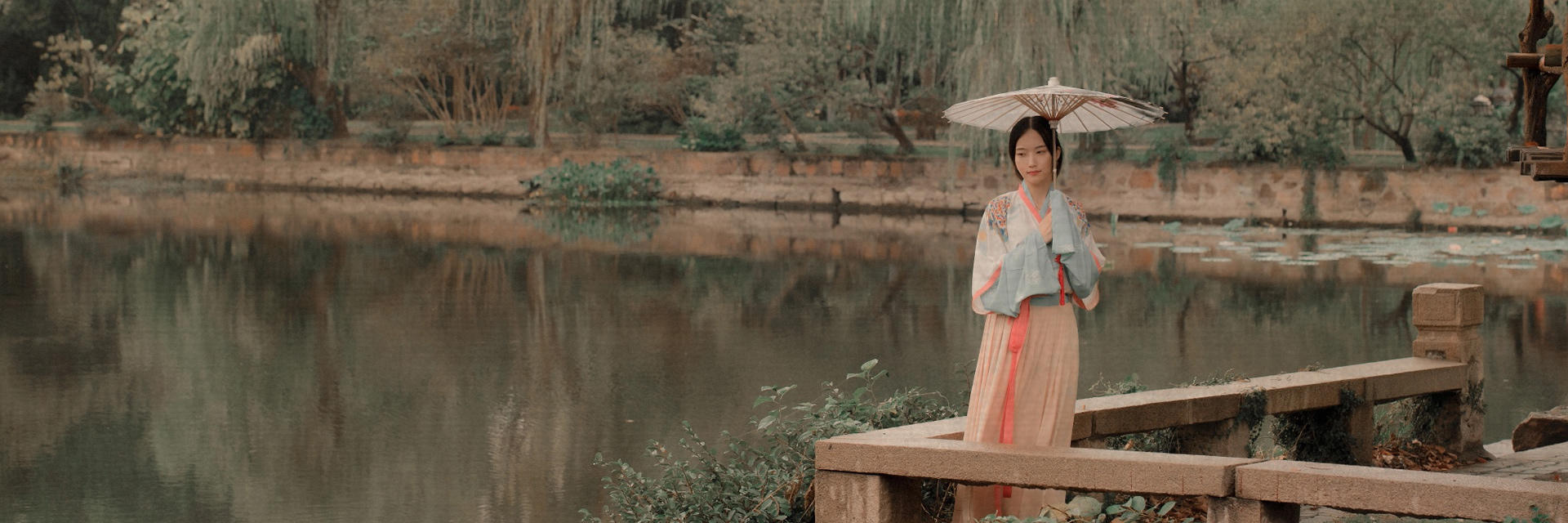 这里，离西湖很近，离喧嚣很远。
